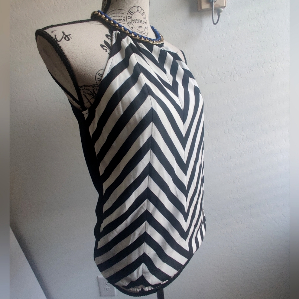 🆕 XOXO Chic Black & White zigzag Striped halter ruched waist chain blouse_Small
